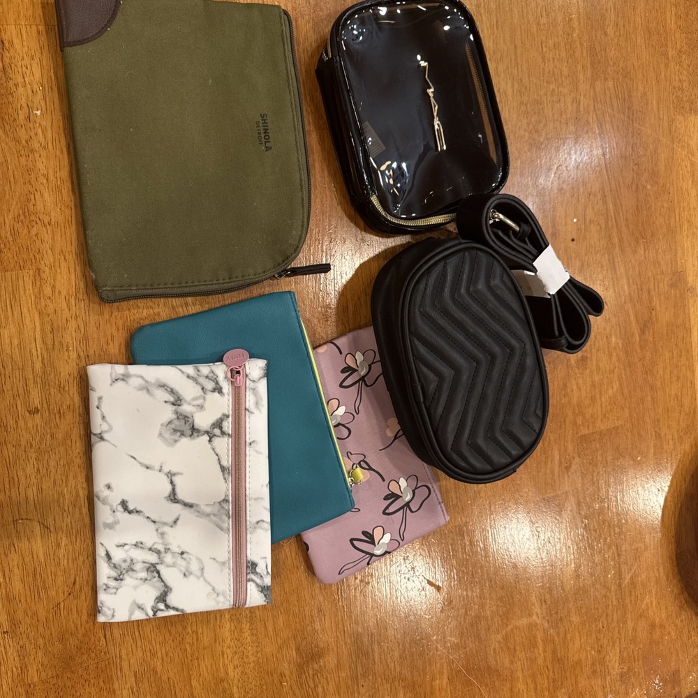 Lot Of 6 Makeup Bags  Ipsy, Mac, Shinola, Black  Travel Bag Shoulder Strap